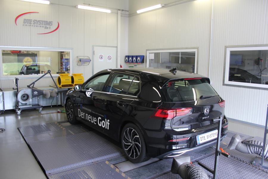 VW Golf Mk 8 better acceleration and more performance with chip tuning