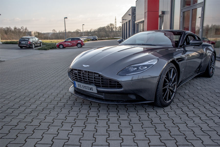 Gaspedal-Tuning im Aston Martin